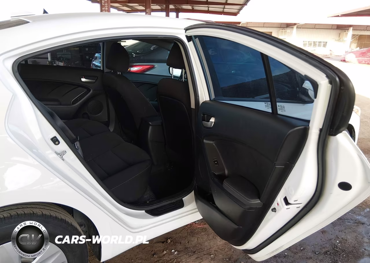 2018 Kia Forte Lx VIN:3KPFK4A79JE183589 - 8