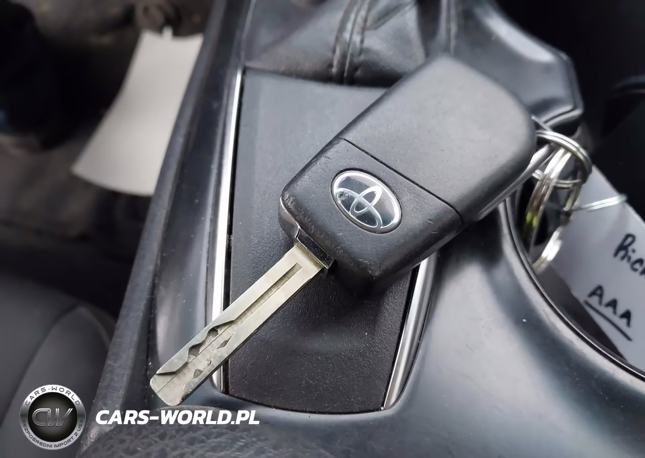 2018 Toyota Camry Le VIN:4T1B11HK6JU123793 - 11