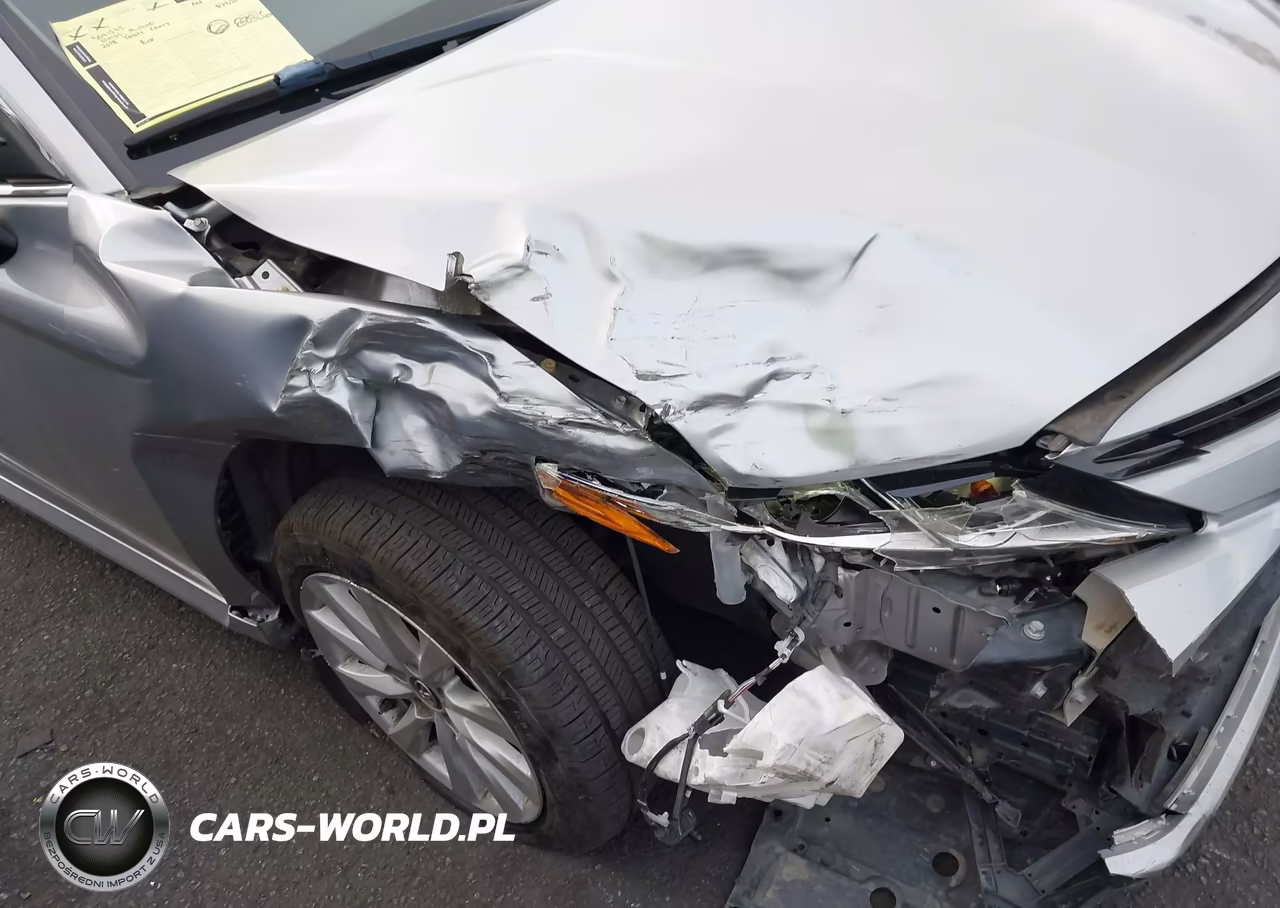 2018 Toyota Camry Le VIN:4T1B11HK6JU123793 - 12