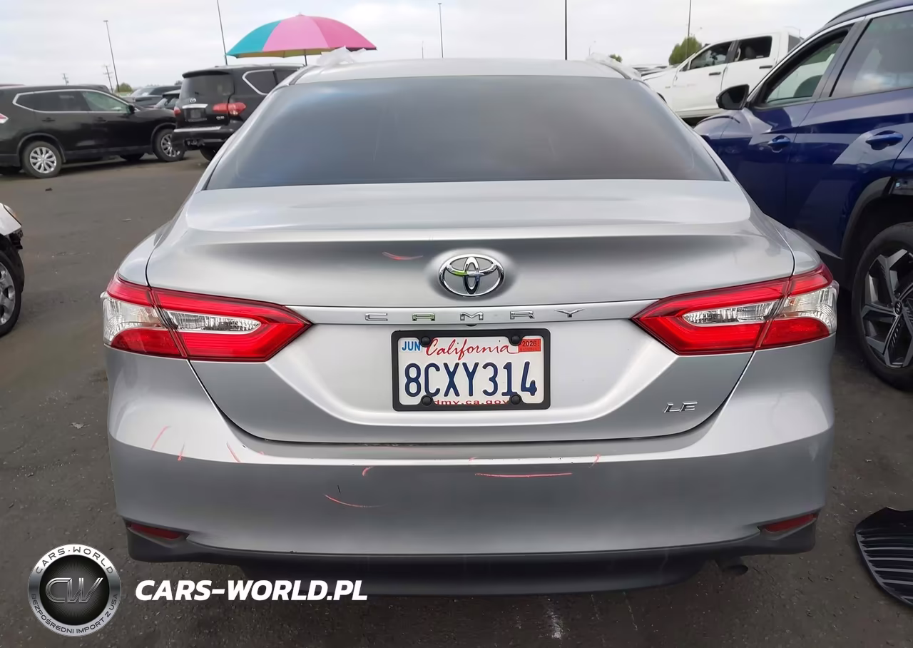 2018 Toyota Camry Le VIN:4T1B11HK6JU123793 - 17