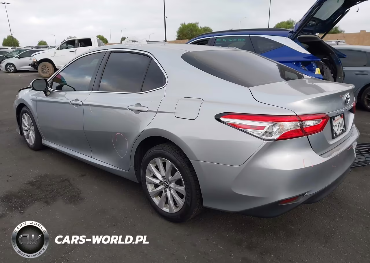2018 Toyota Camry Le VIN:4T1B11HK6JU123793 - 3