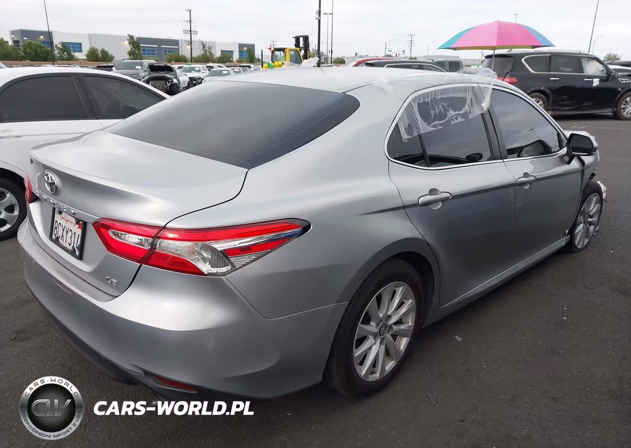 2018 Toyota Camry Le VIN:4T1B11HK6JU123793 - 4