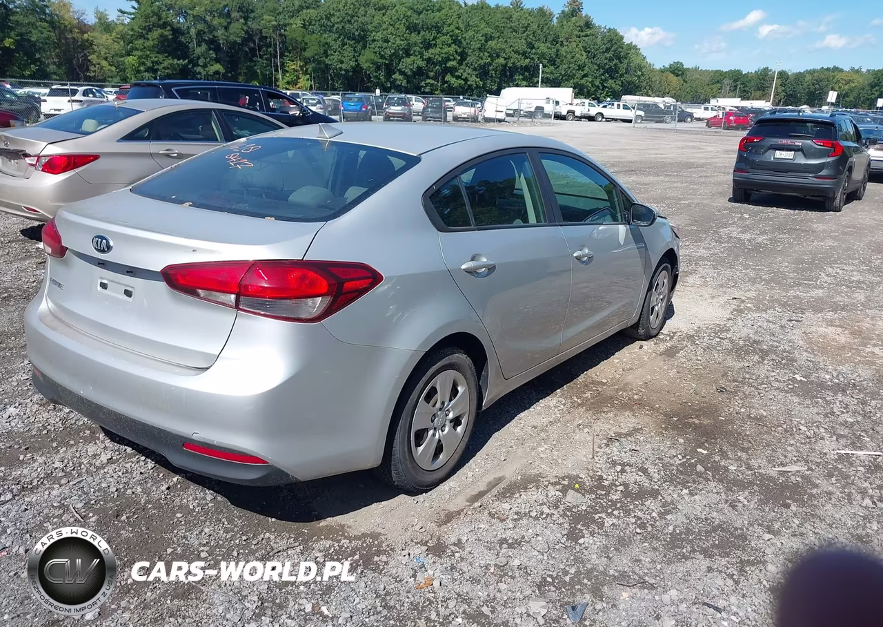 2017 Kia Forte Lx VIN:3KPFK4A77HE028016 - 4