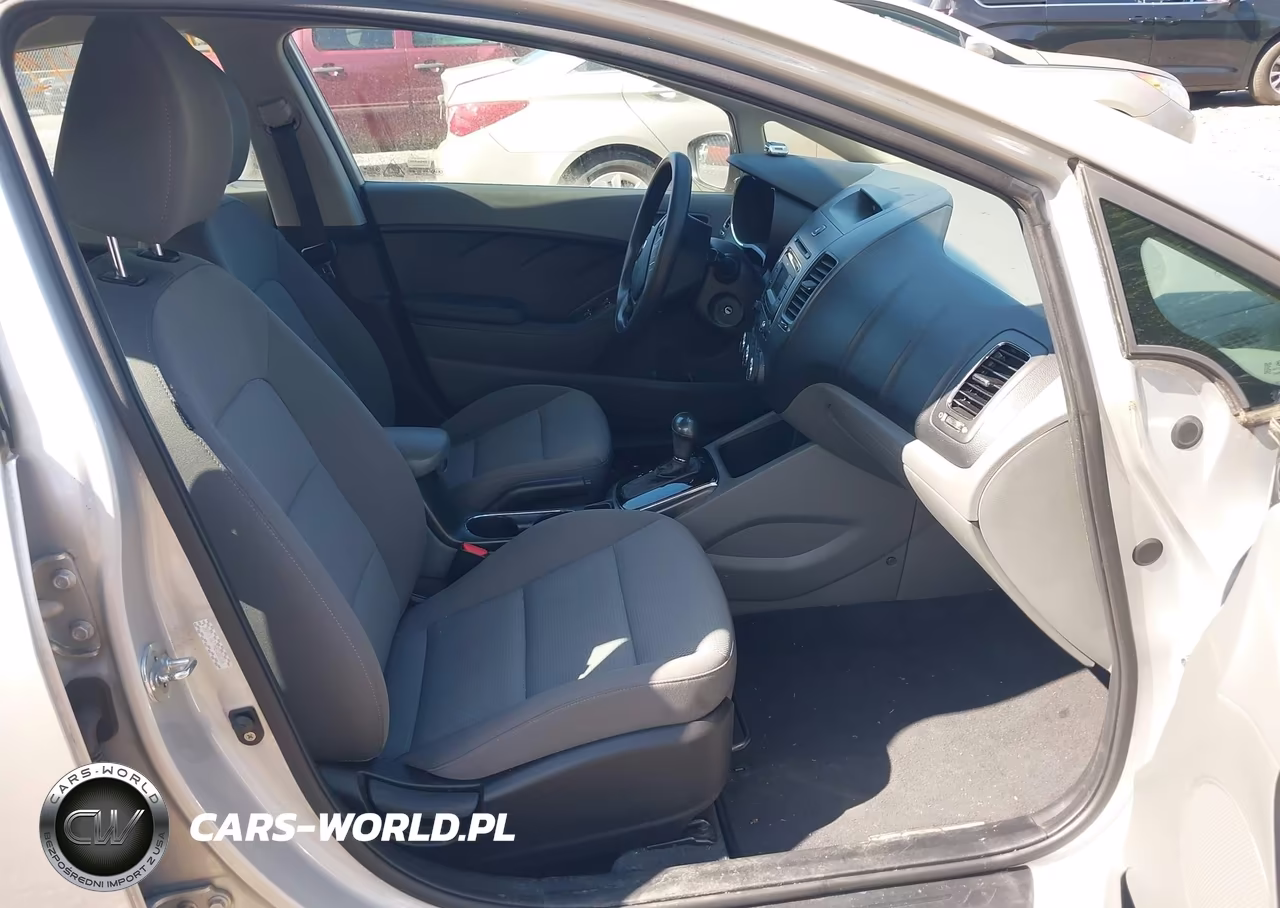 2017 Kia Forte Lx VIN:3KPFK4A77HE028016 - 5