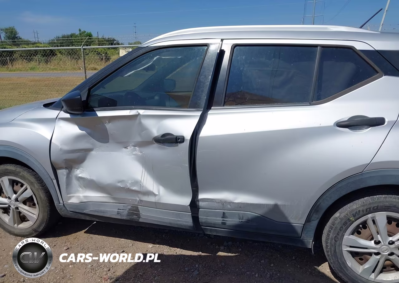 2018 Nissan Kicks S VIN:3N1CP5CU7JL526654 - 13