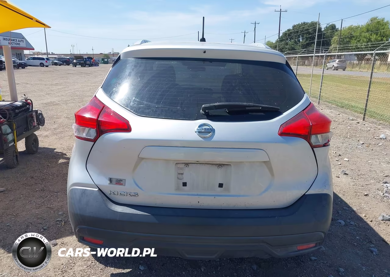 2018 Nissan Kicks S VIN:3N1CP5CU7JL526654 - 15