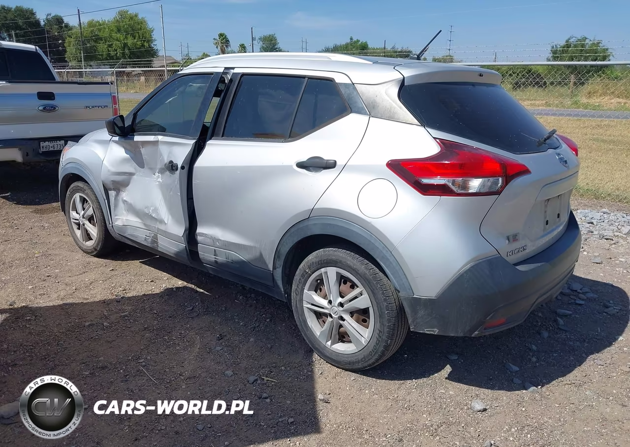 2018 Nissan Kicks S VIN:3N1CP5CU7JL526654 - 3