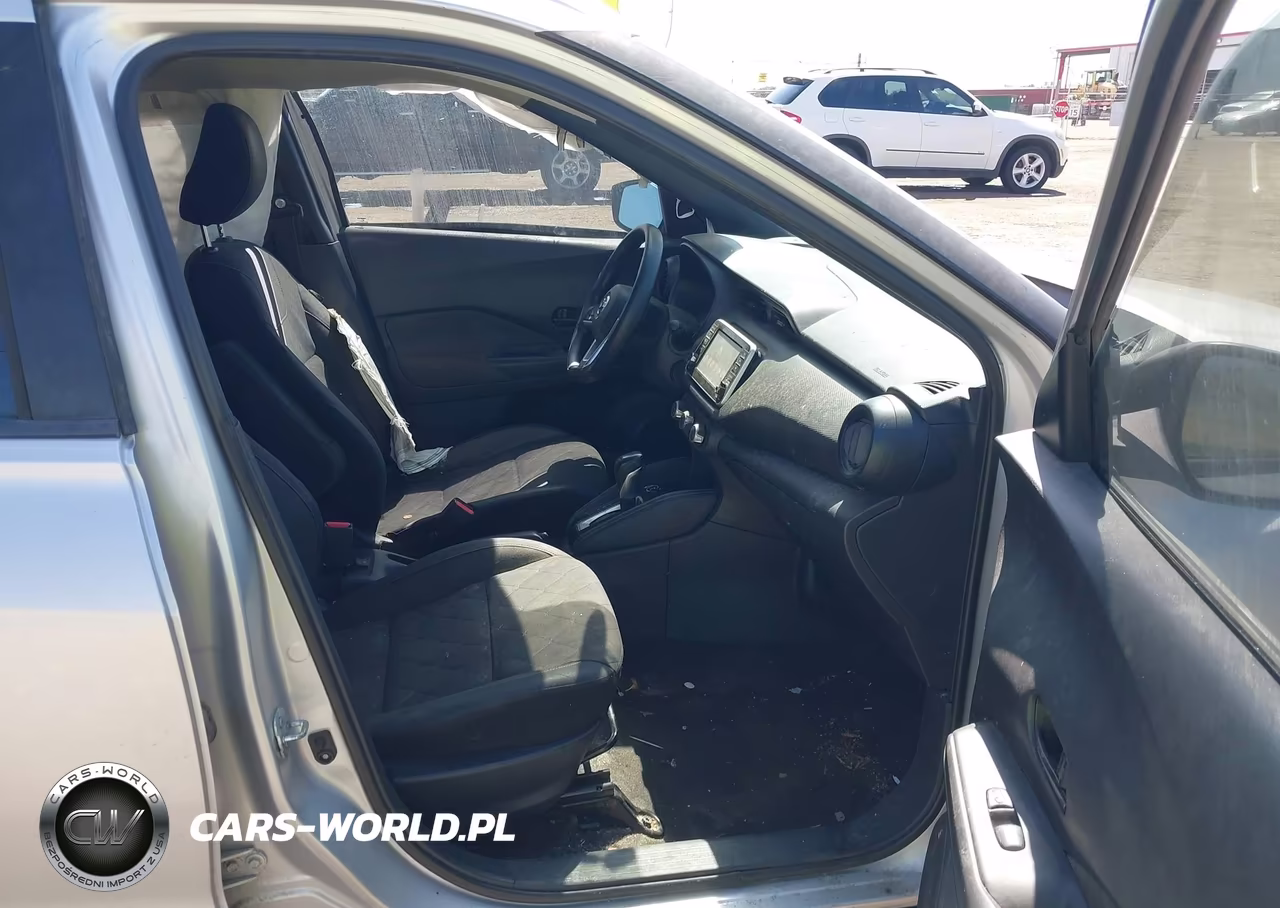 2018 Nissan Kicks S VIN:3N1CP5CU7JL526654 - 5