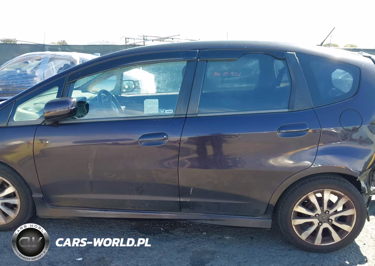 2013 Honda Fit Sport VIN:JHMGE8H67DC020594 - 15