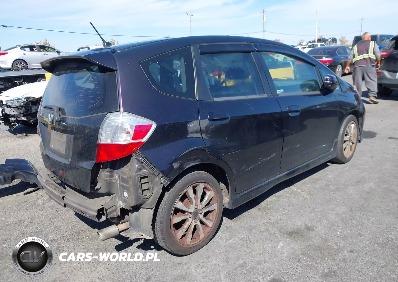2013 Honda Fit Sport VIN:JHMGE8H67DC020594 - 4