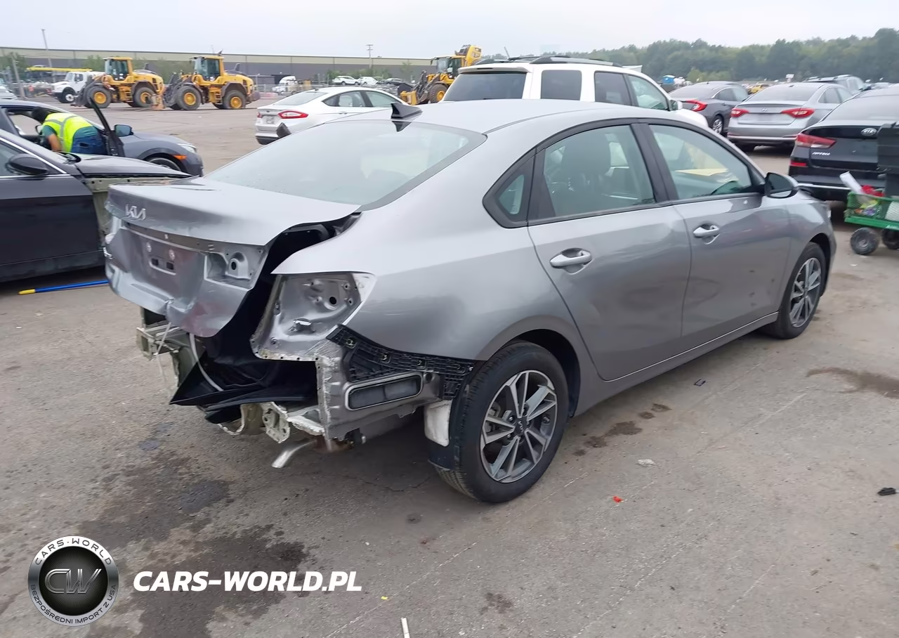 2024 Kia Forte Lxs VIN:3KPF24AD6RE816325 - 4