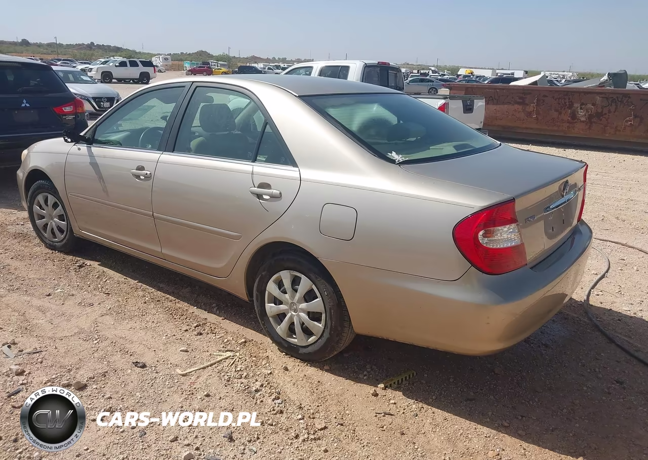 2002 Toyota Camry Le VIN:JTDBE32K220118399 - 3