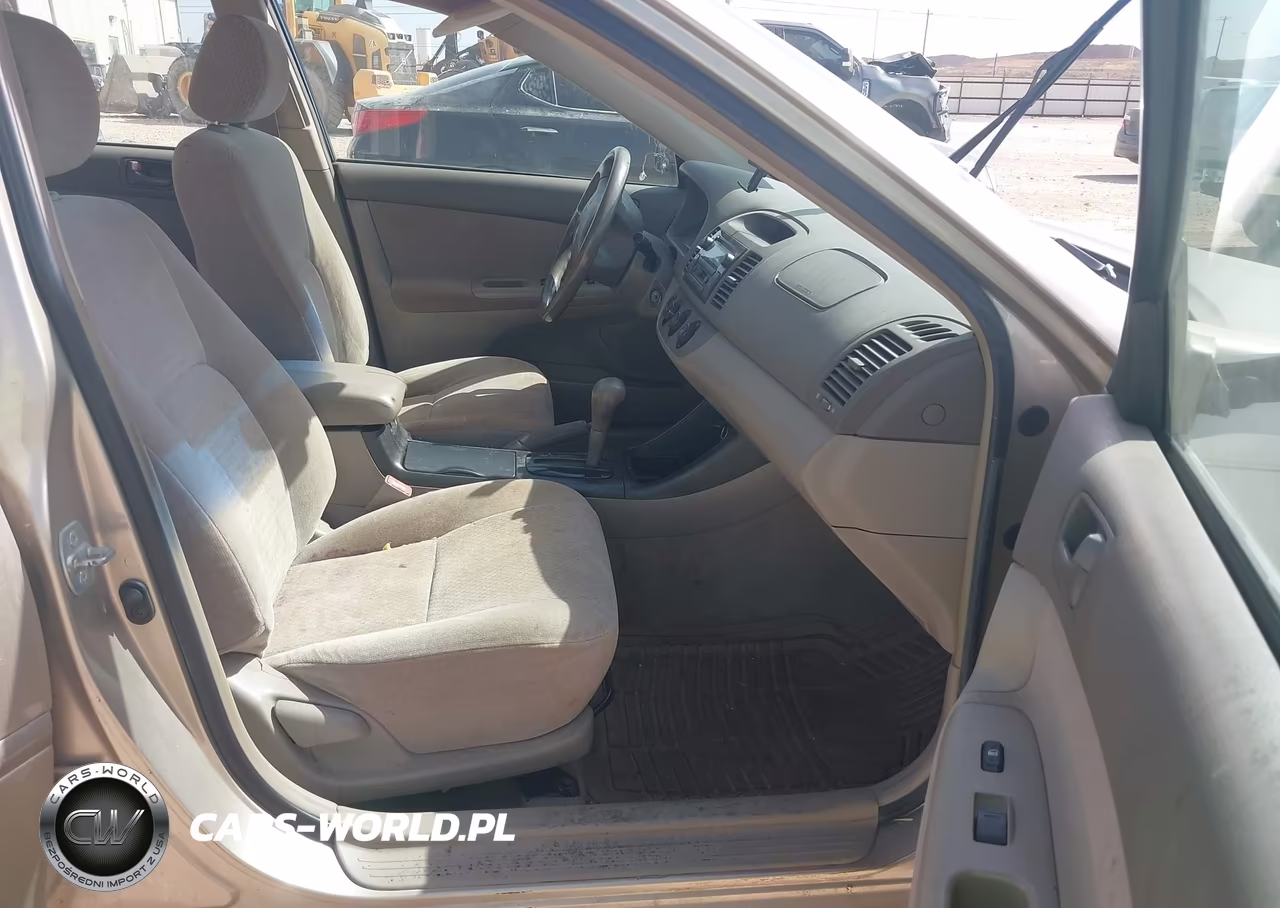 2002 Toyota Camry Le VIN:JTDBE32K220118399 - 5