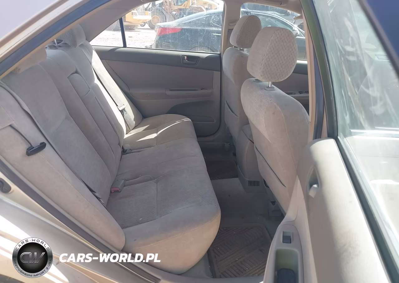 2002 Toyota Camry Le VIN:JTDBE32K220118399 - 8