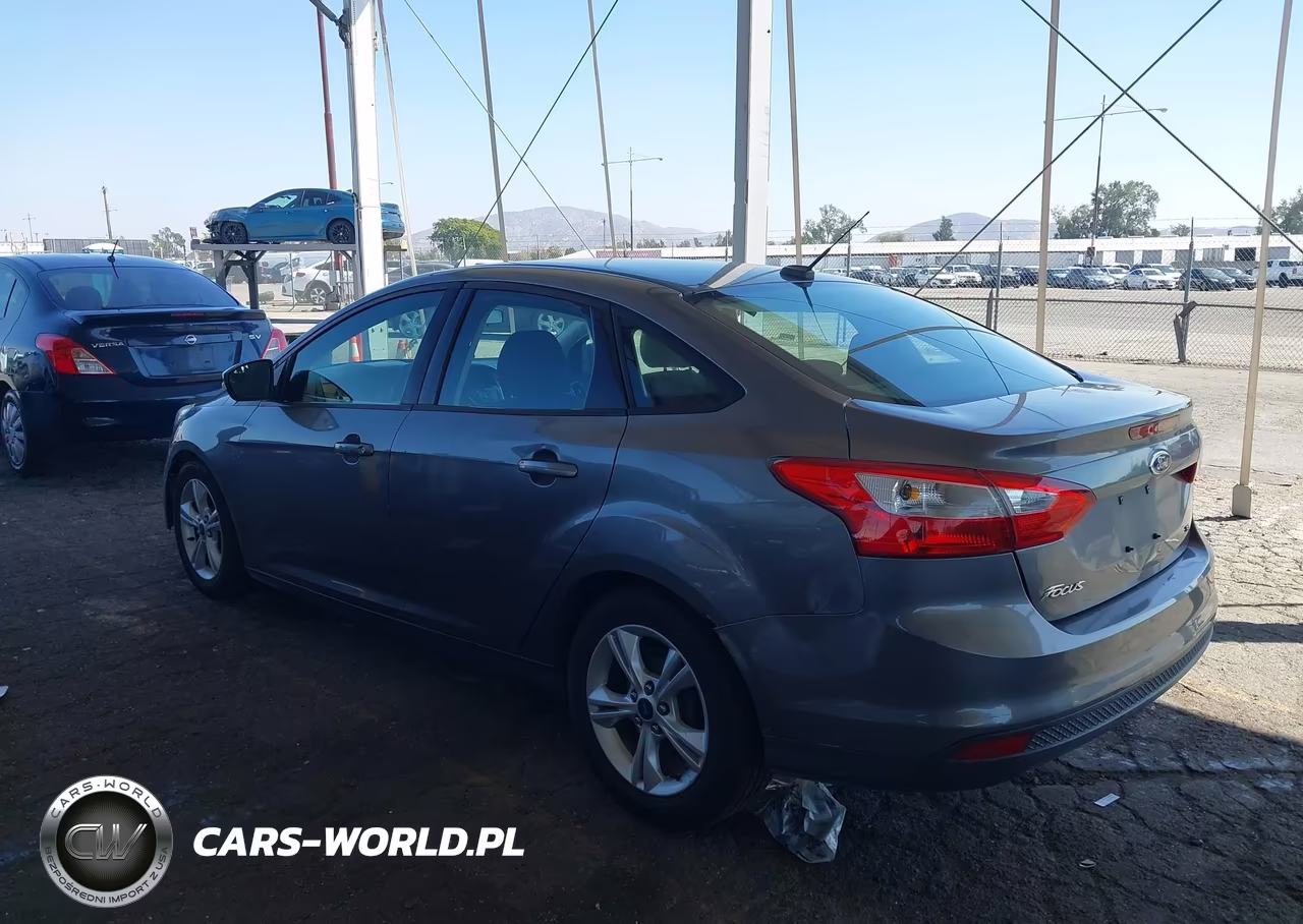 2014 Ford Focus Se VIN:1FADP3F27EL432720 - 3