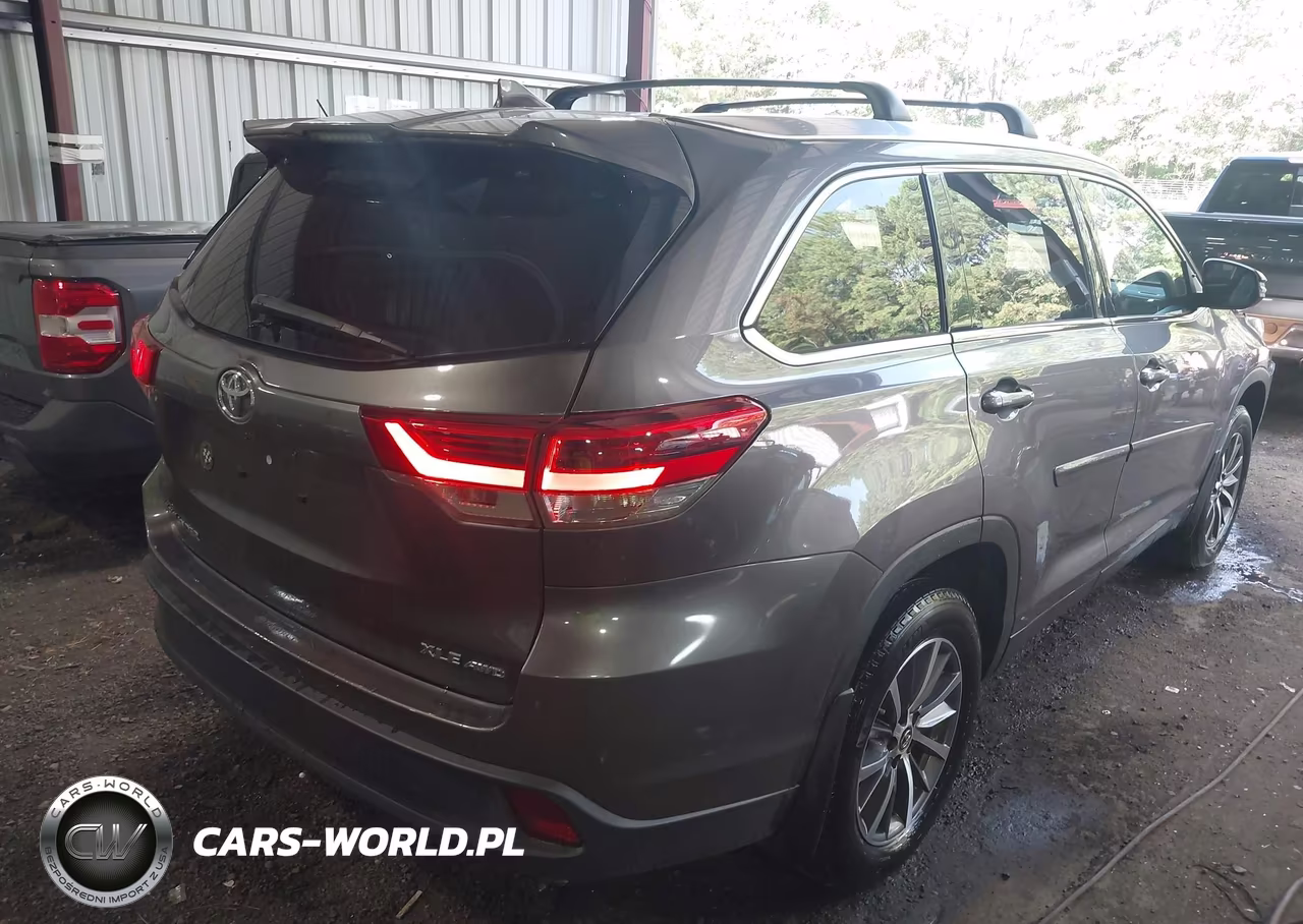 2019 Toyota Highlander Xle VIN:5TDJZRFH0KS571645 - 4