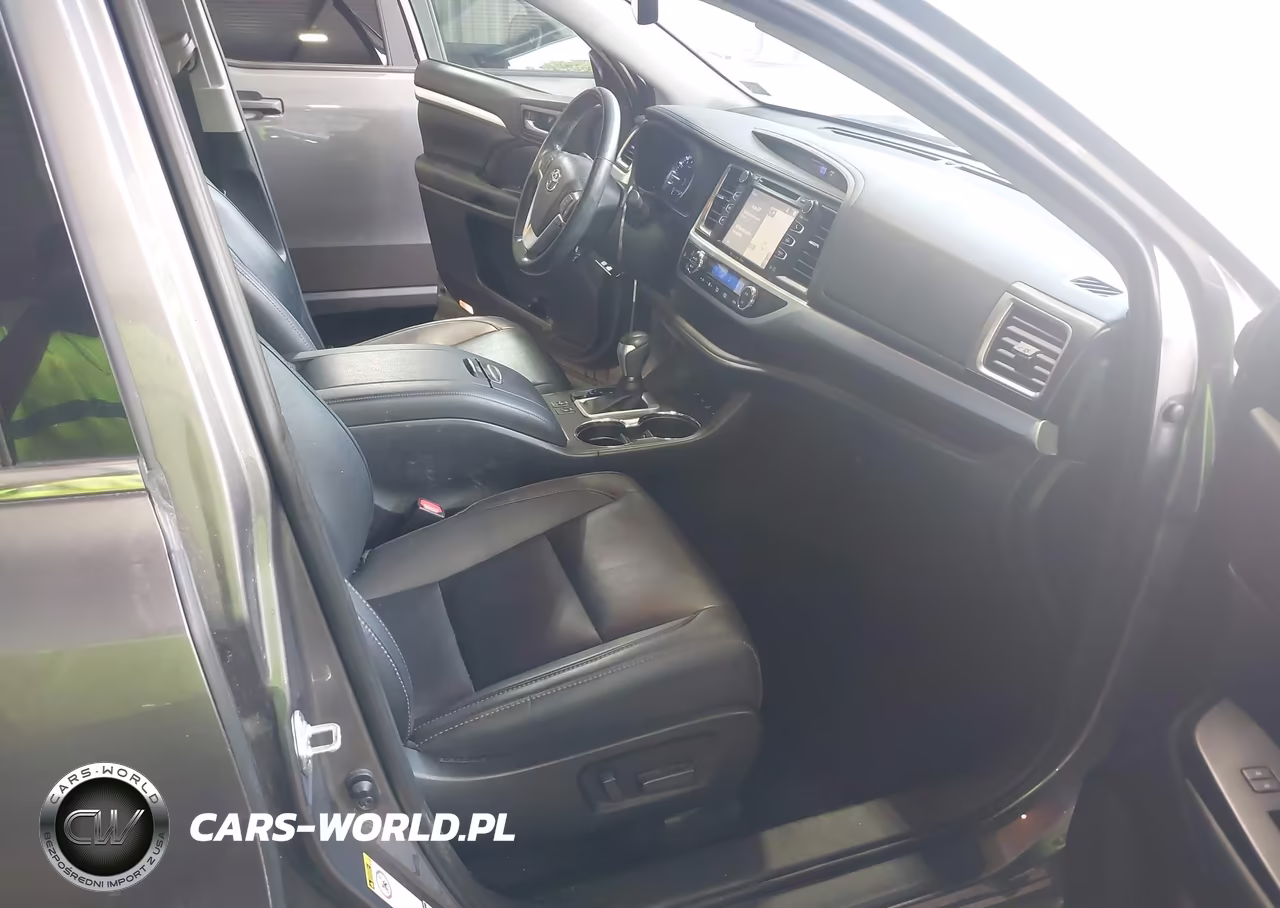 2019 Toyota Highlander Xle VIN:5TDJZRFH0KS571645 - 5