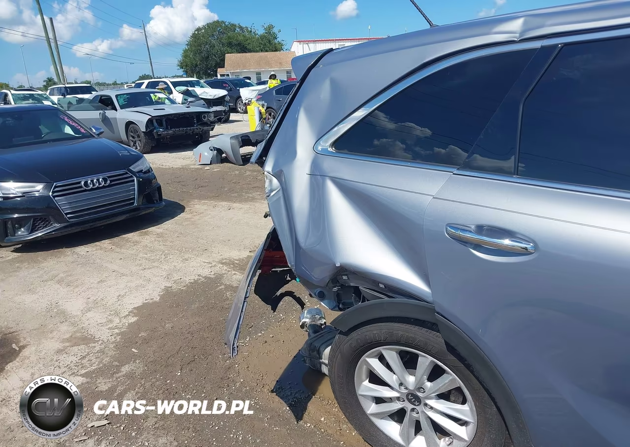 2019 Kia Sorento 2.4L L VIN:5XYPG4A33KG602382 - 6