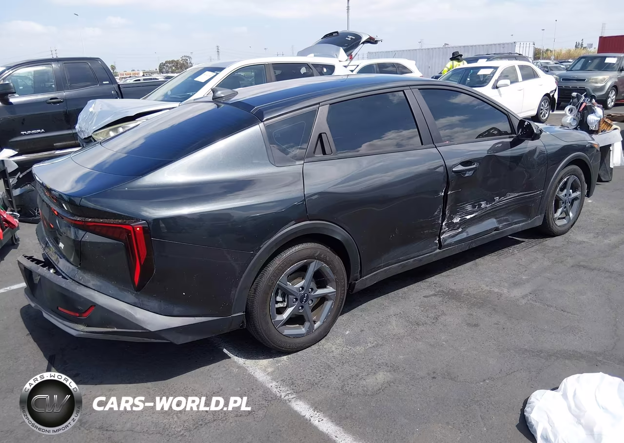 2025 Kia K4 Lxs VIN:3KPFT4DE3SE016475 - 4