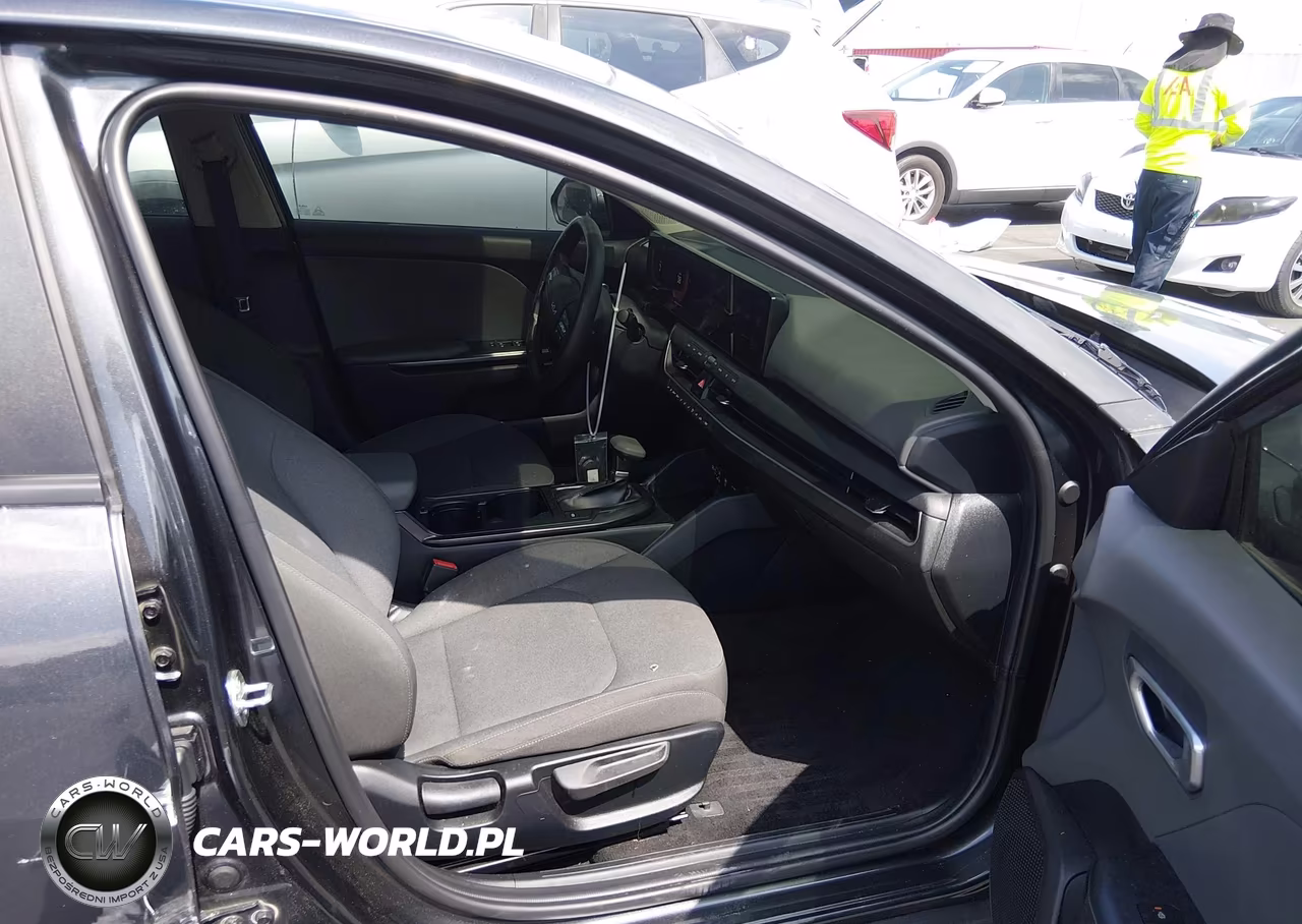 2025 Kia K4 Lxs VIN:3KPFT4DE3SE016475 - 5