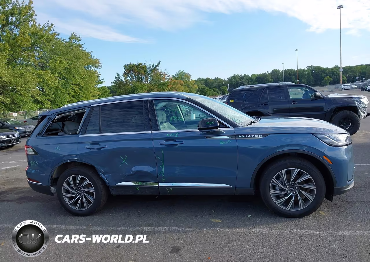 2026 Lincoln Aviator Premiere VIN:5LM5J6XC4TGL06631 - 13