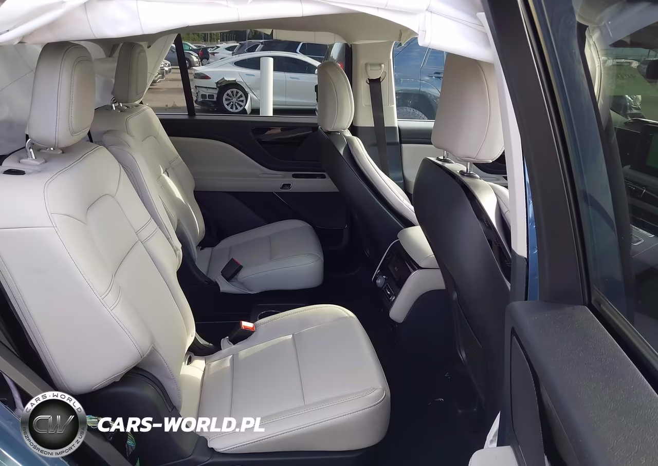 2026 Lincoln Aviator Premiere VIN:5LM5J6XC4TGL06631 - 8