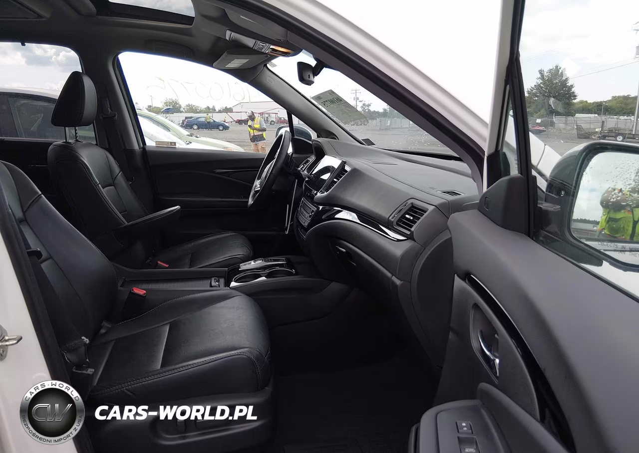 2019 Honda Pilot Touring VIN:5FNYF6H60KB003787 - 5