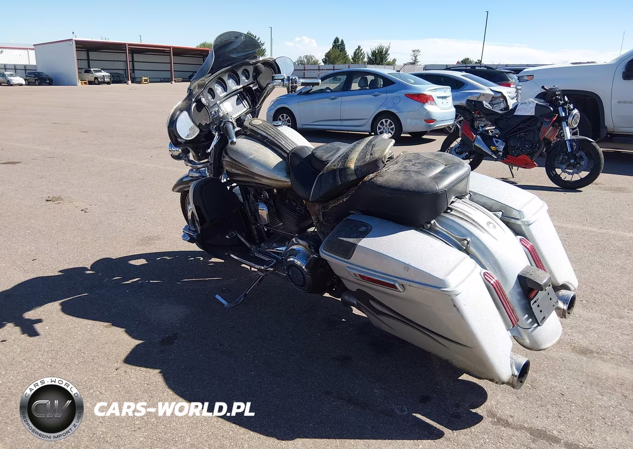 2015 Harley-Davidson Flhxse Cvo Street Glide VIN:1HD1PXN15FB954023 - 3