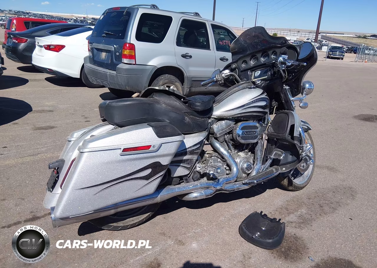 2015 Harley-Davidson Flhxse Cvo Street Glide VIN:1HD1PXN15FB954023 - 4