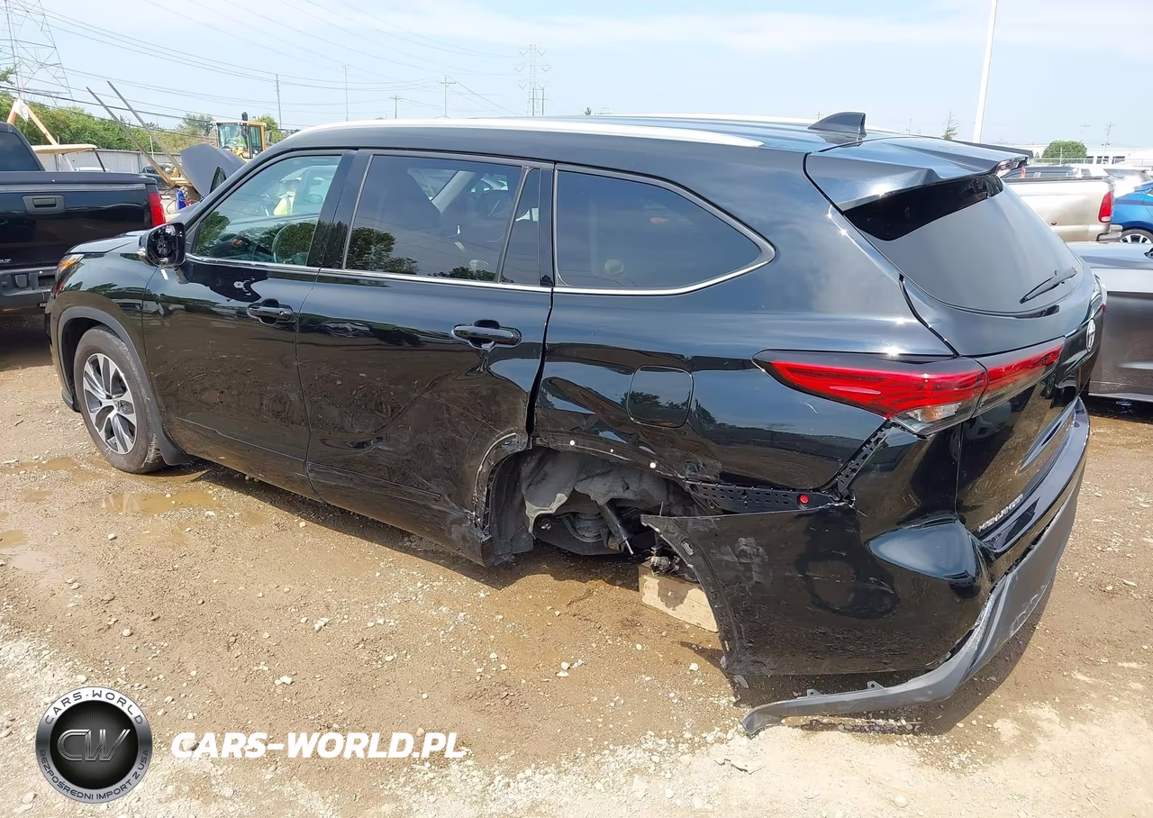 2022 Toyota Highlander Xle VIN:5TDGZRBH4NS203568 - 3