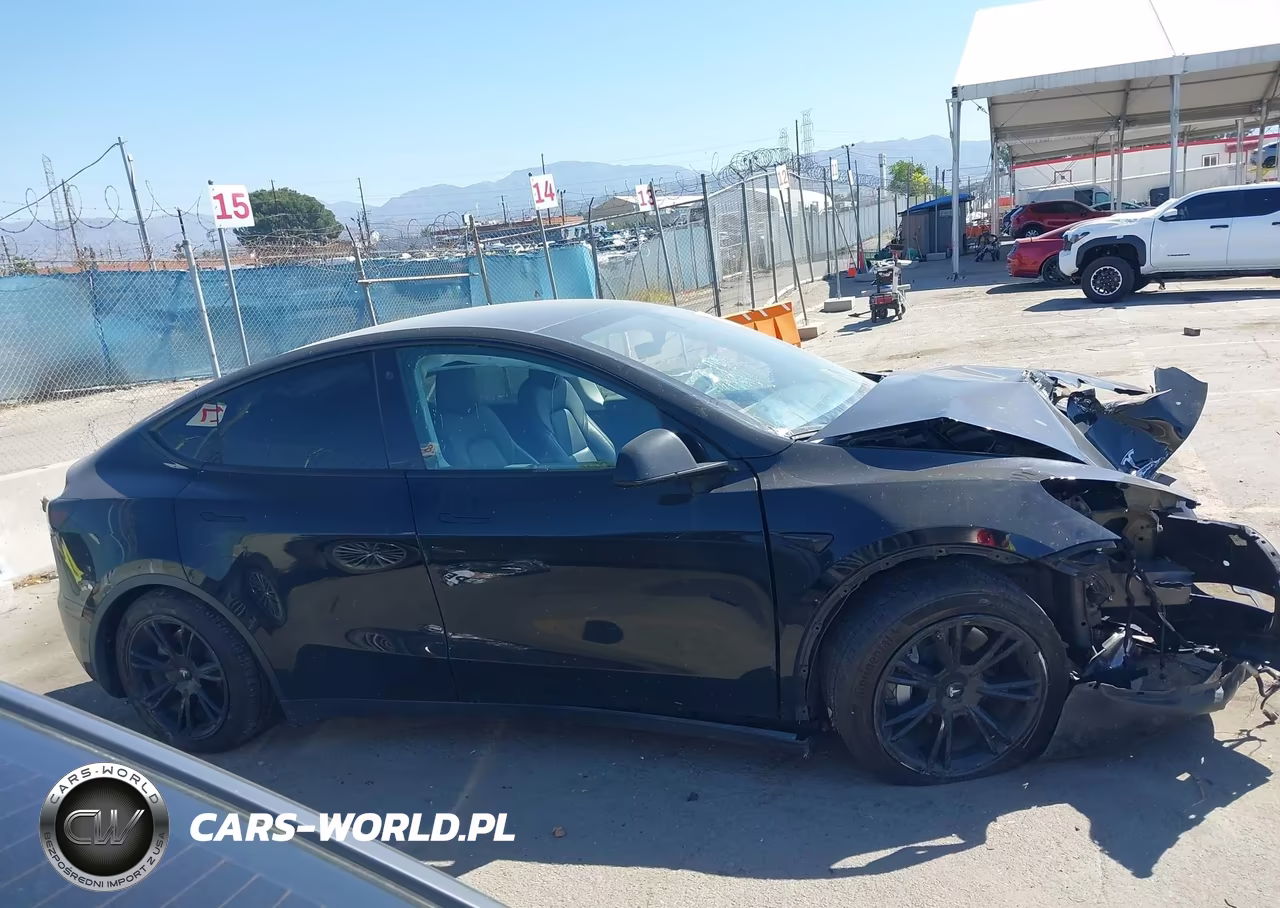 2022 Tesla Model Y Long Range Dual Motor All-Wheel Drive VIN:7SAYGAEE2NF377398 - 14
