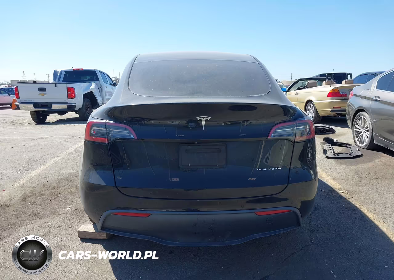 2022 Tesla Model Y Long Range Dual Motor All-Wheel Drive VIN:7SAYGAEE2NF377398 - 17