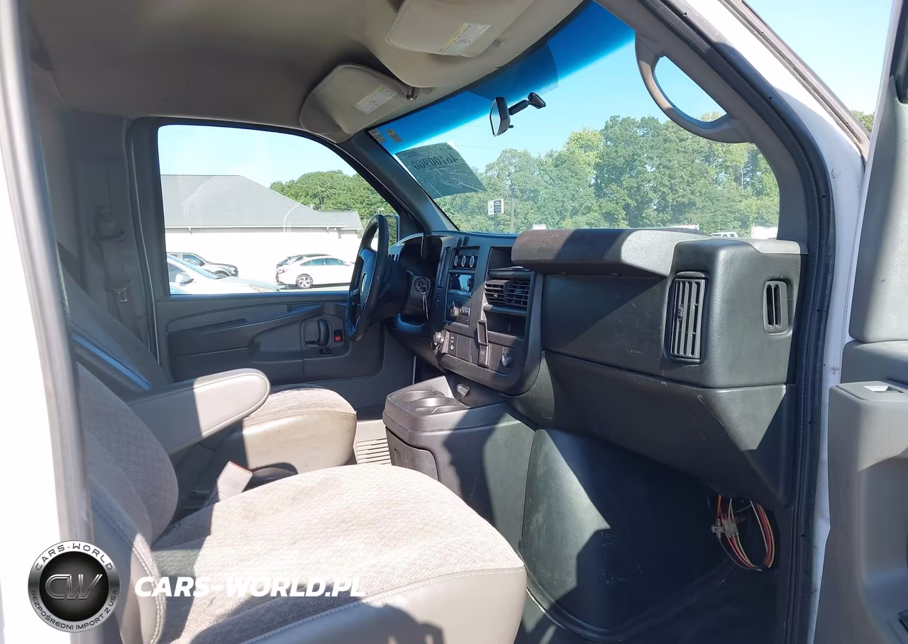 2015 Chevrolet Express 2500 Work Van VIN:1GCWGGCF6F1258069 - 5