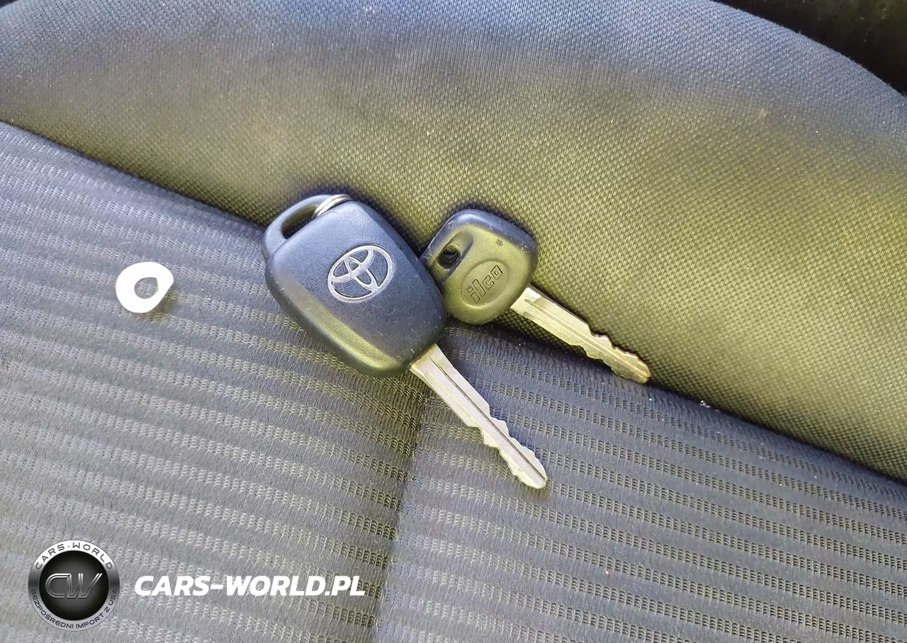 2017 Toyota Rav4 Le VIN:JTMZFREV2HJ146355 - 11