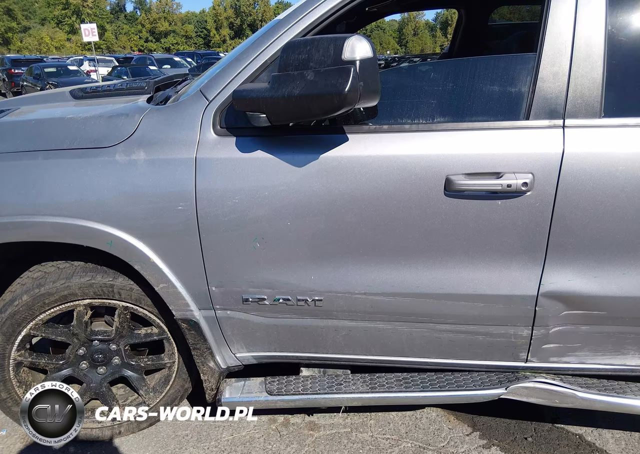 2021 Ram 1500 Laramie VIN:1C6SRFJT0MN659738 - 17