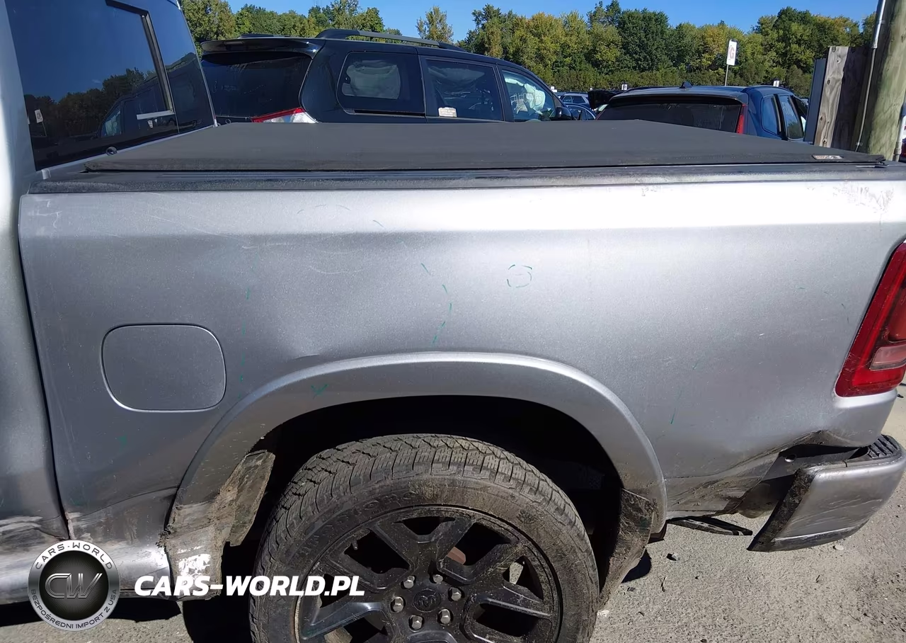 2021 Ram 1500 Laramie VIN:1C6SRFJT0MN659738 - 19