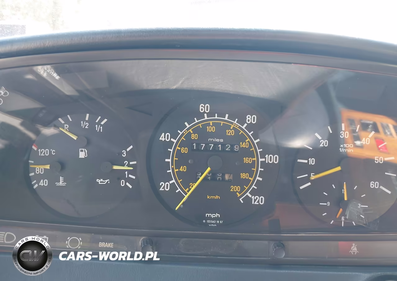 1983 Mercedes-Benz 300 Dt VIN:WDBAB33A3DB029635 - 7