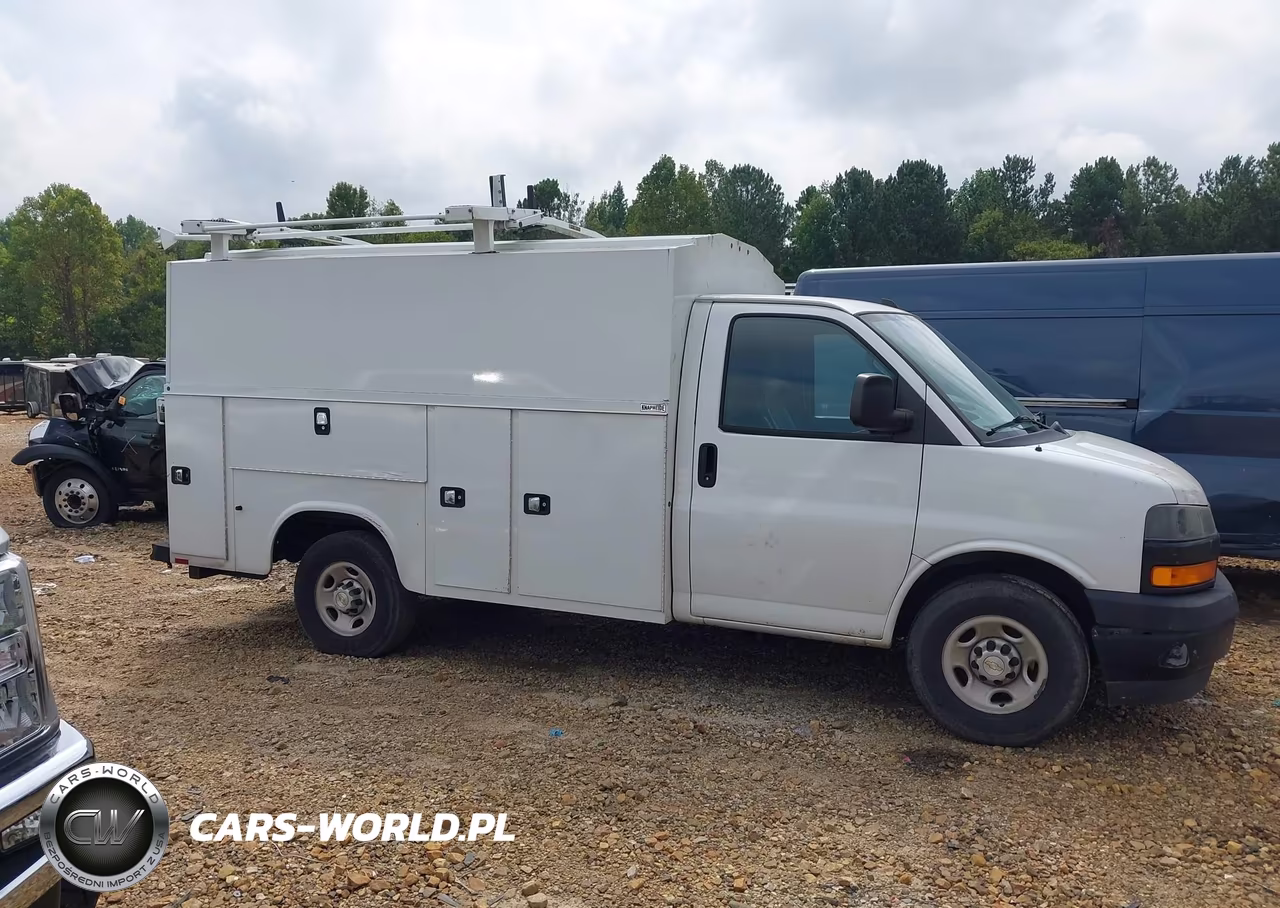2020 Chevrolet Express Cutaway Work Van VIN:1GB0GRFG7L1273685 - 14