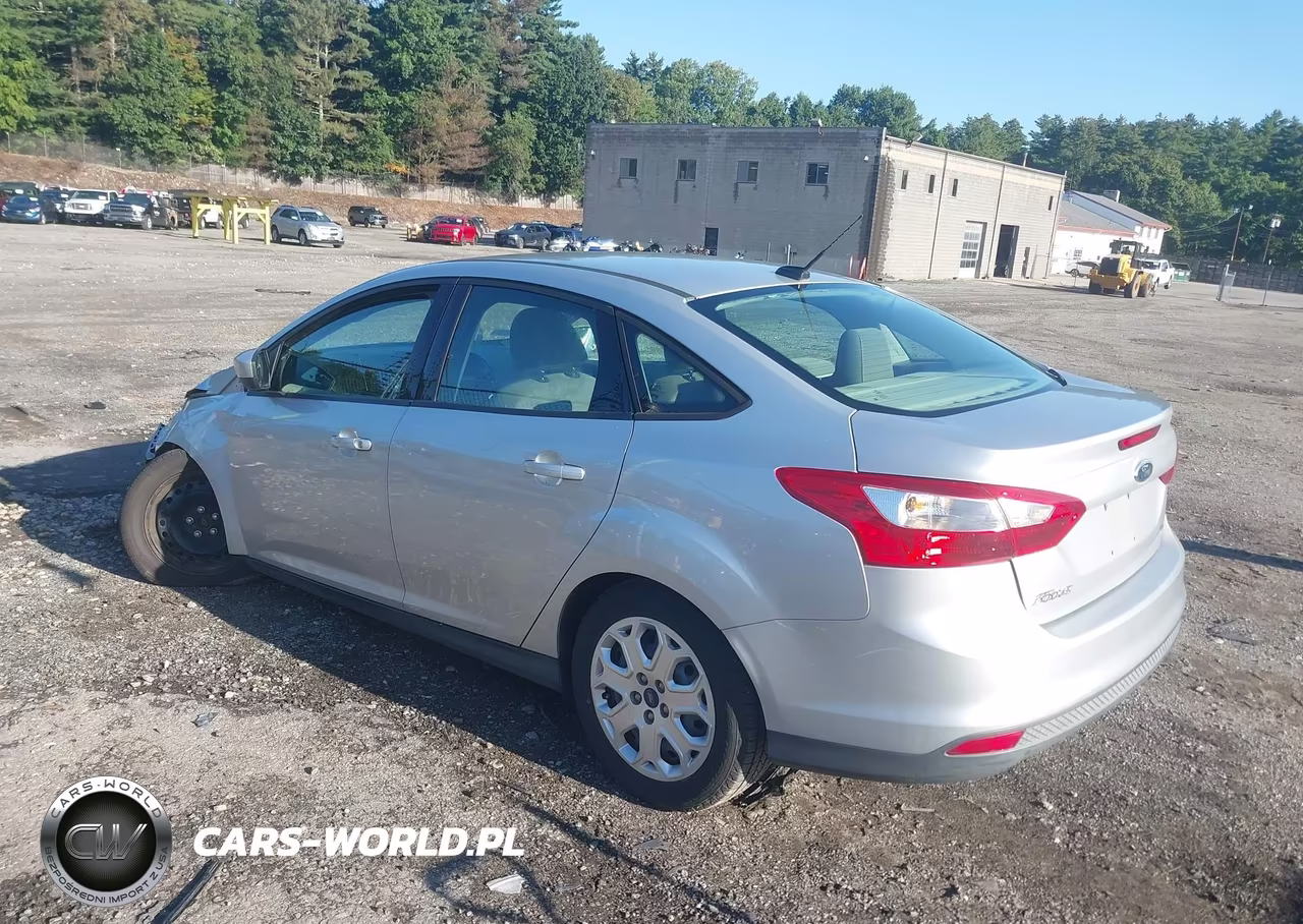 2012 Ford Focus Se VIN:1FAHP3F26CL469790 - 3
