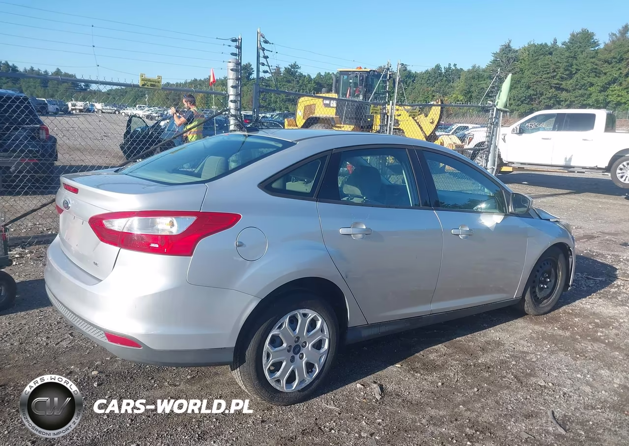 2012 Ford Focus Se VIN:1FAHP3F26CL469790 - 4