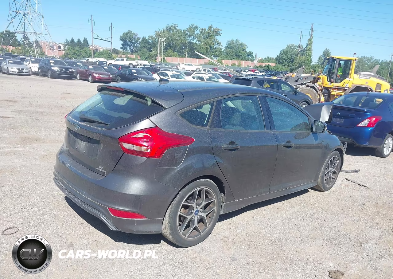 2015 Ford Focus Se VIN:1FADP3K22FL209461 - 4