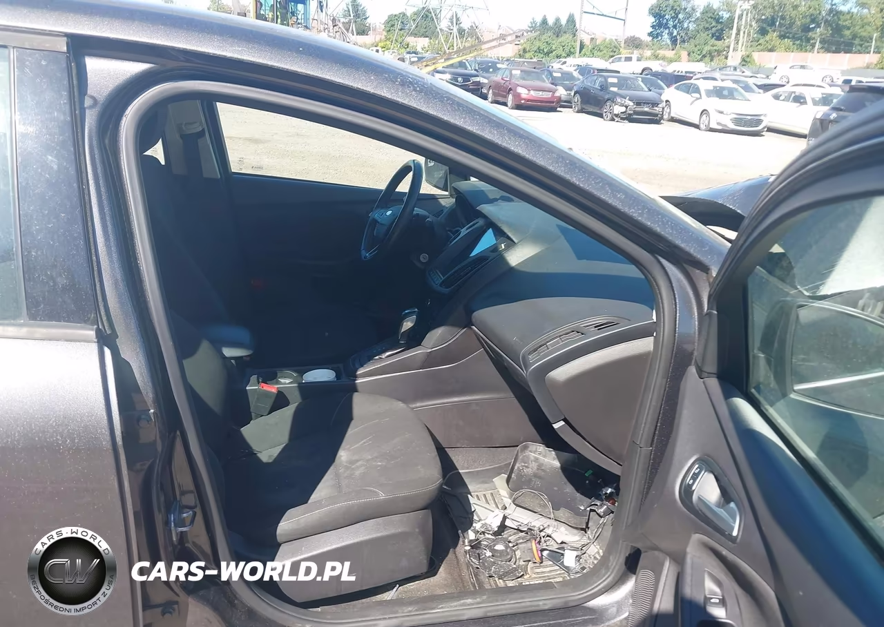 2015 Ford Focus Se VIN:1FADP3K22FL209461 - 5