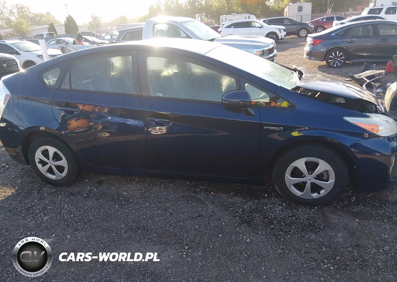 2013 Toyota Prius Three VIN:JTDKN3DU1D1672755 - 13