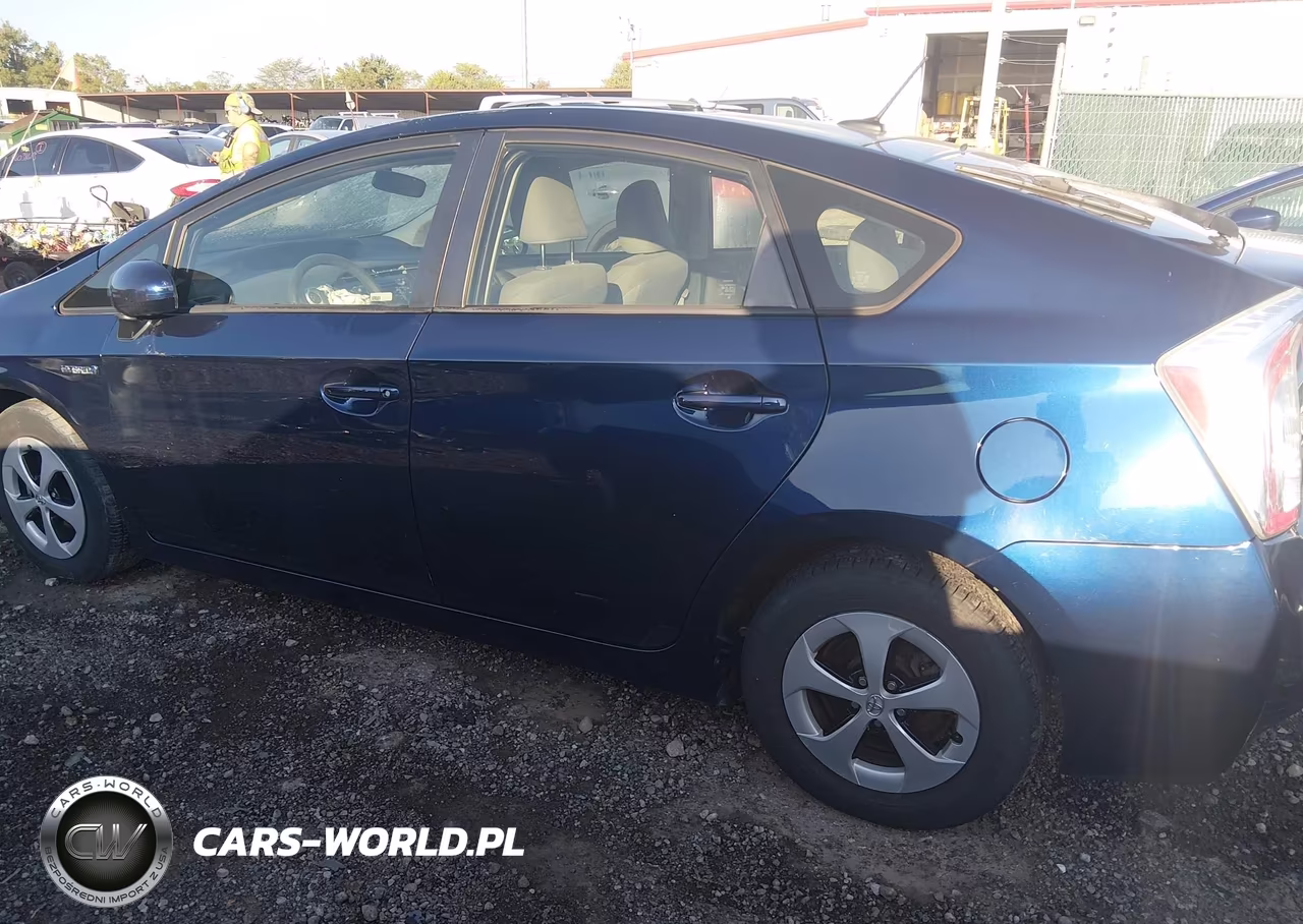 2013 Toyota Prius Three VIN:JTDKN3DU1D1672755 - 14