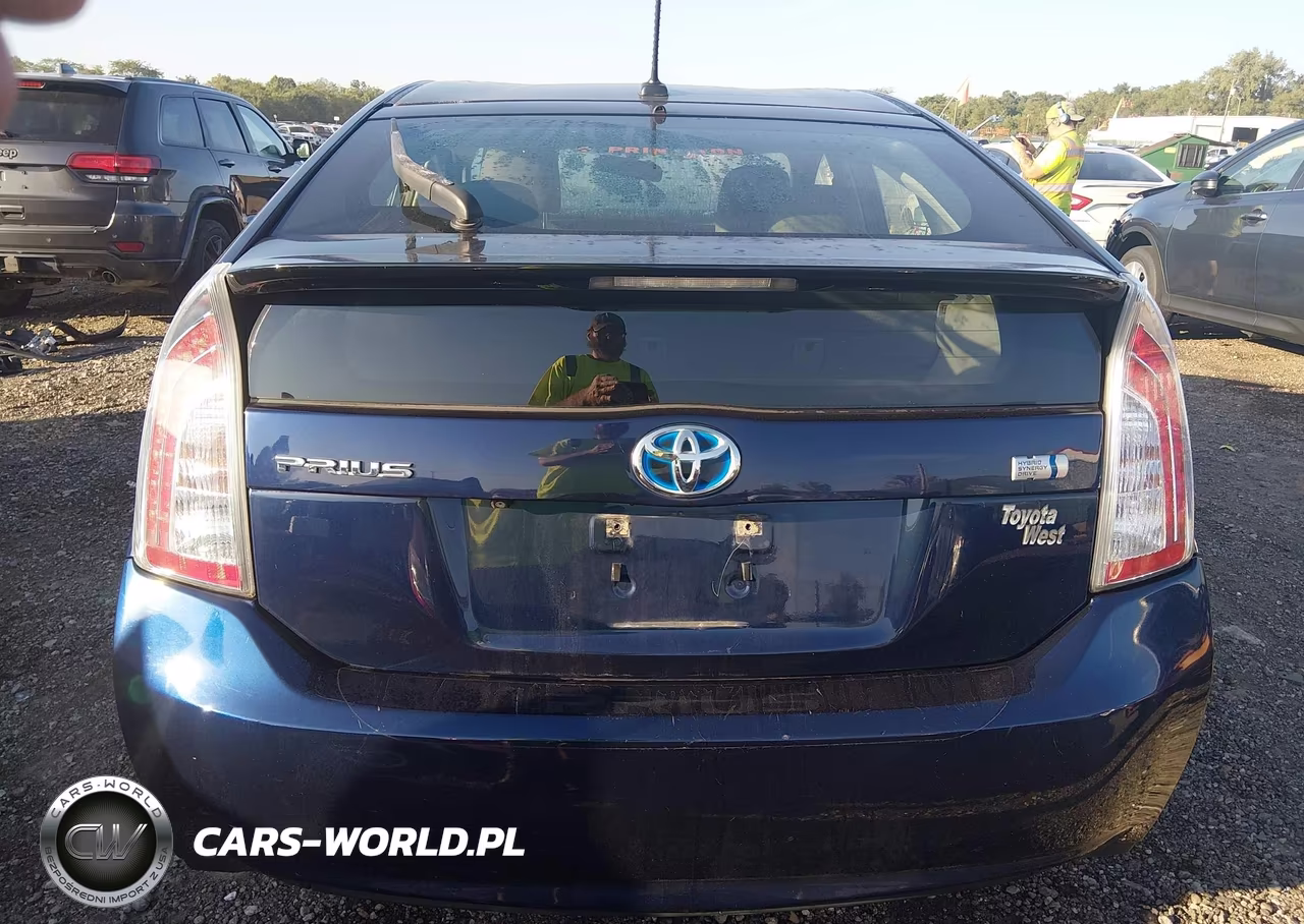 2013 Toyota Prius Three VIN:JTDKN3DU1D1672755 - 16