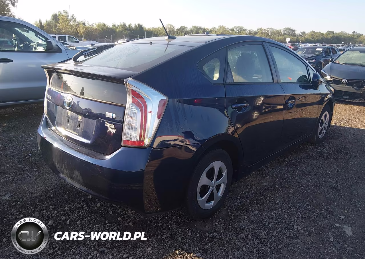 2013 Toyota Prius Three VIN:JTDKN3DU1D1672755 - 4