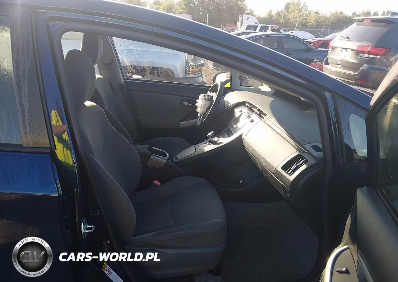 2013 Toyota Prius Three VIN:JTDKN3DU1D1672755 - 5