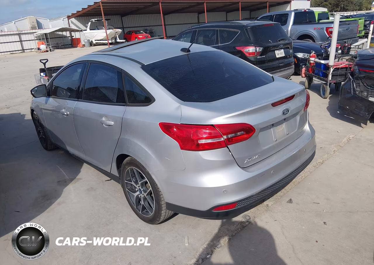 2018 Ford Focus Sel VIN:1FADP3H21JL210892 - 3