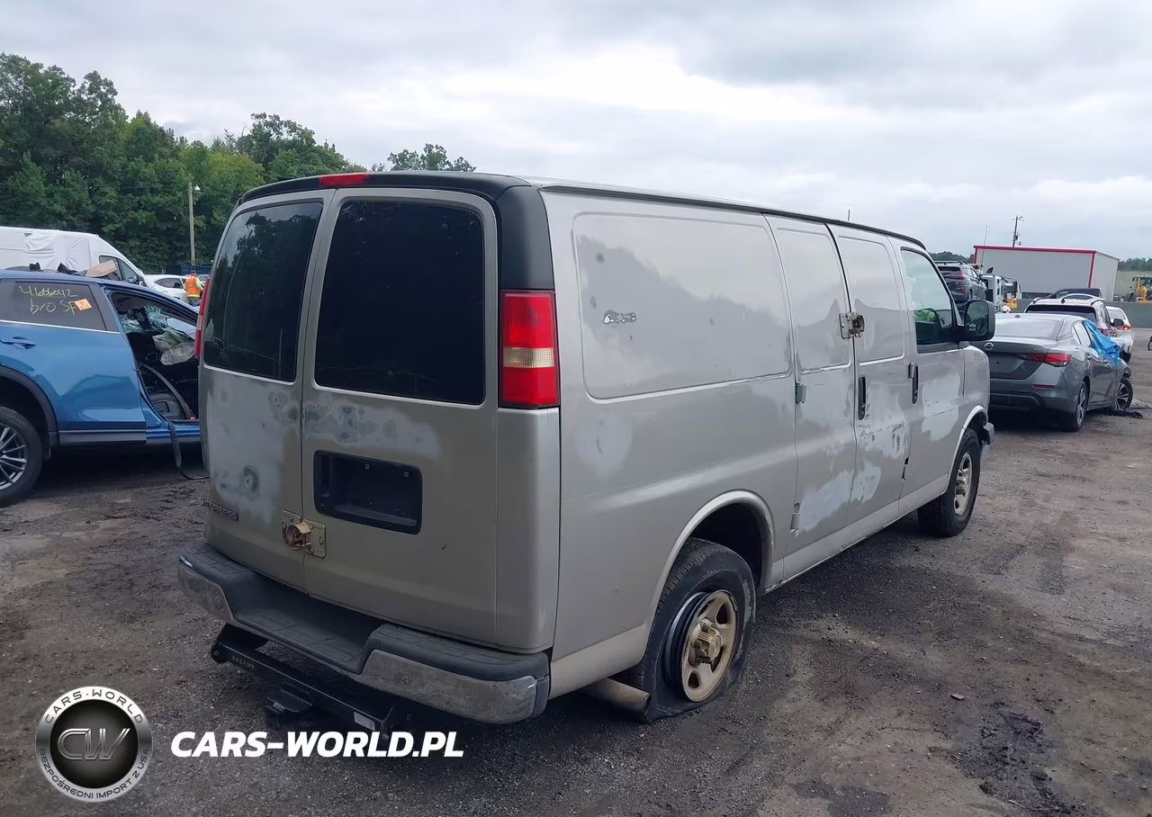 2007 Chevrolet Express Work Van VIN:1GCFG15X971153157 - 4