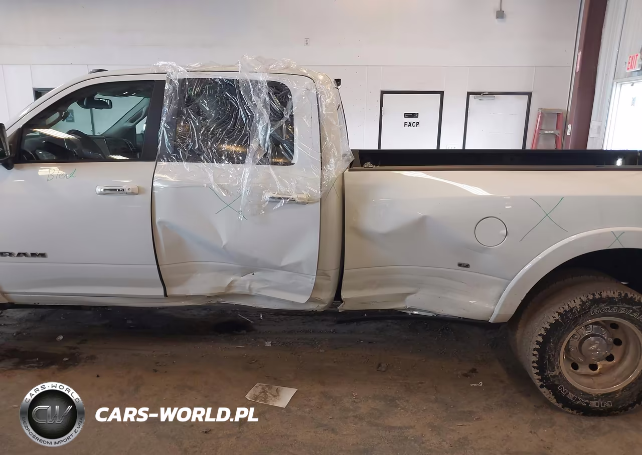 2022 Ram 3500 Laramie 4X4 8' Box VIN:3C63RRJJ8NG237067 - 11